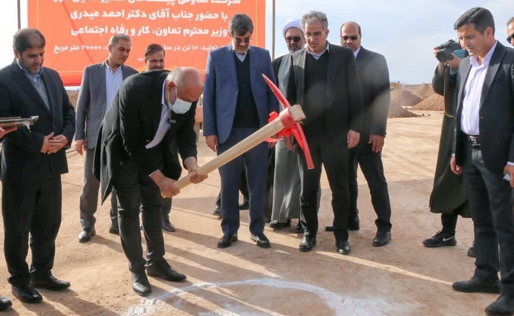 Minister of Cooperatives Launches Construction of Pishgaman Masir Talaei Noor's 10-Ton/Hour Livestock Feed Factory 